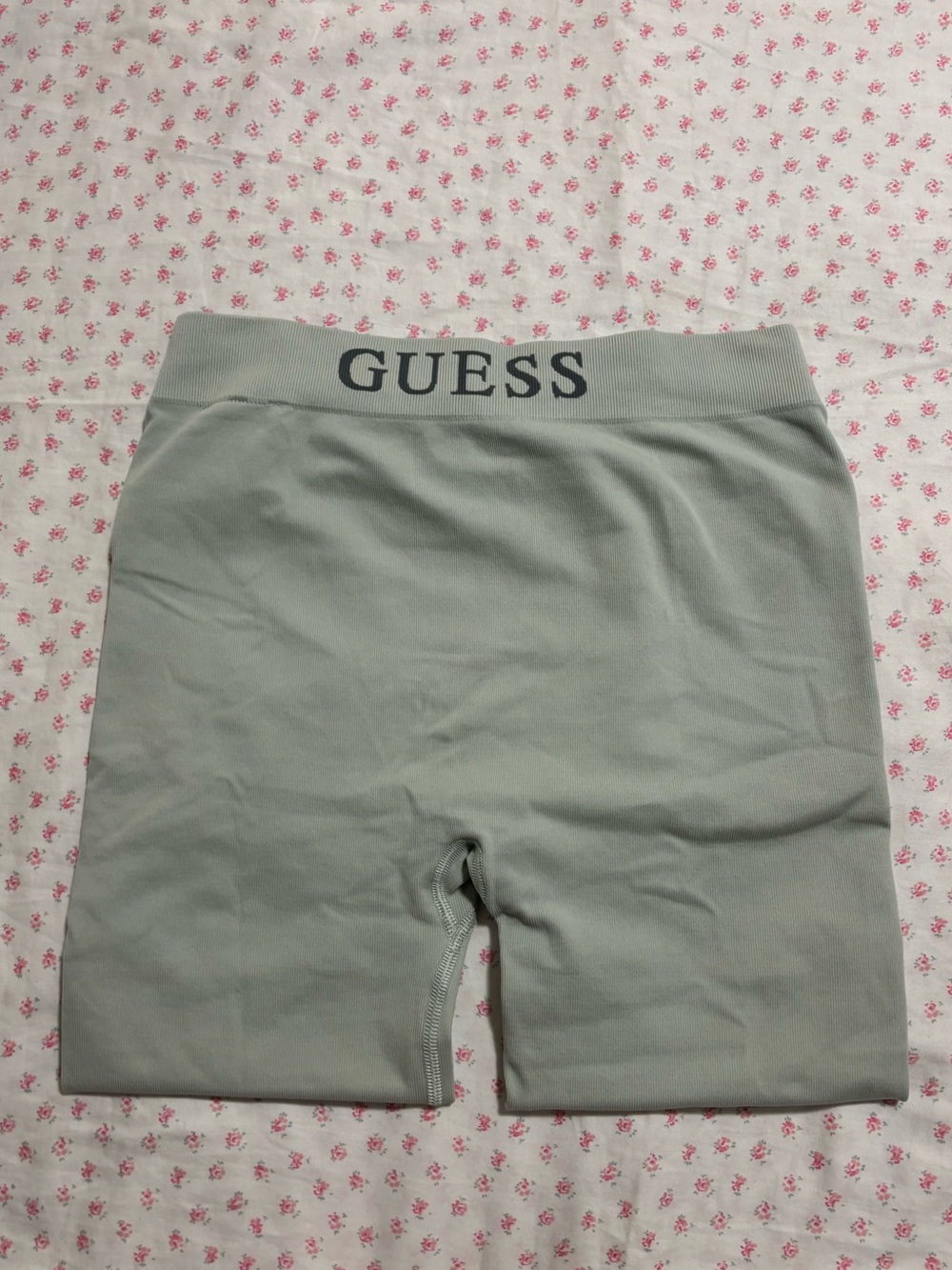 Guess Safe athletic biker short 
Size S